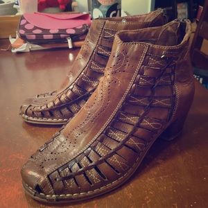 Real leather boots/heels. Size 40